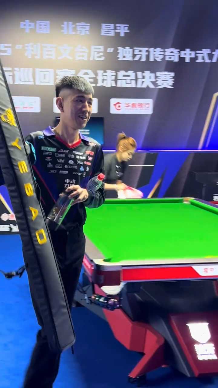 的老练稳重 的老练稳重